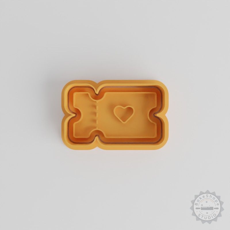 Heart Voucher with Cookie Cutter Set, 6-Piece S/M/L Heart Shapes, Gift Card Included